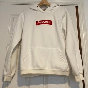 White hooded sweatshirt. Supreme logo. Size medium